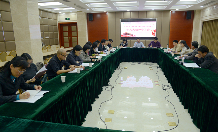 校黨委副書記沈赤向民主黨派、統(tǒng)戰(zhàn)團(tuán)體負(fù)責(zé)人，市政協(xié)委員宣講十九大精神