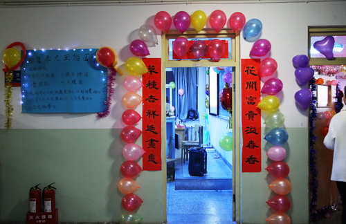 色彩絢麗、喜氣洋洋的活動(dòng)現(xiàn)場(chǎng)