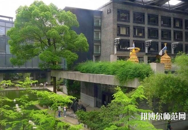 重慶新渝技工幼兒師范學(xué)校2018年報(bào)名條件、招生對(duì)象