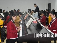 陜西2020年中專幼師學(xué)?？梢钥即髮? /><b>陜西2020年中專幼師學(xué)?？梢钥即髮?/b><span>2019-10-30 12:51</span><p>如果是選擇中專學(xué)校學(xué)習(xí)幼師專業(yè)的同學(xué)們，當(dāng)然是可以考取大專的，考取大專有很多種形式，如果已經(jīng)是選擇中專學(xué)校的同學(xué)們?nèi)赀^(guò)</p></a></li>
            <li><a href=