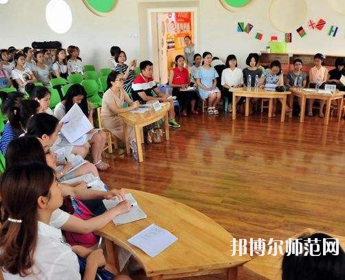 十堰2020年中專幼師學(xué)?？梢钥即髮? width=