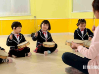 宜昌2021年幼師學(xué)校中專升大?？际裁? /><b>宜昌2021年幼師學(xué)校中專升大?？际裁?/b><span>2020-10-30 15:32</span><p>幼師專業(yè)在近年來飛速發(fā)展，雖然人才緊缺，但由于家長對孩子的重視，社會對幼兒教師專業(yè)越來越嚴(yán)格，無論是專業(yè)知識還是學(xué)歷，都</p></a></li>
            <li><a href=