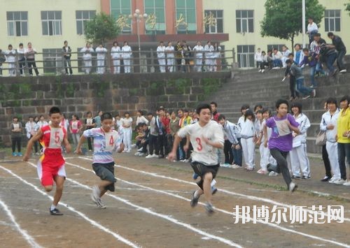 眉山2021年幼師學(xué)校中專升大?？际裁? width=