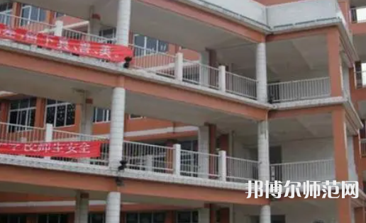 重慶旅游幼師學(xué)校2023年報(bào)名條件、招生要求、招生對象